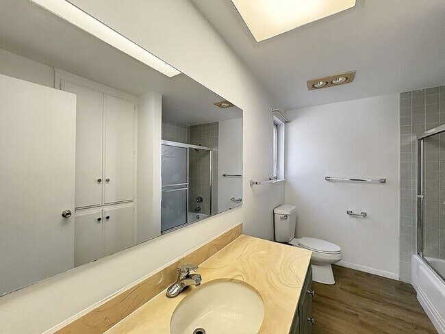 Building Photo - 16737 Meandro Dr