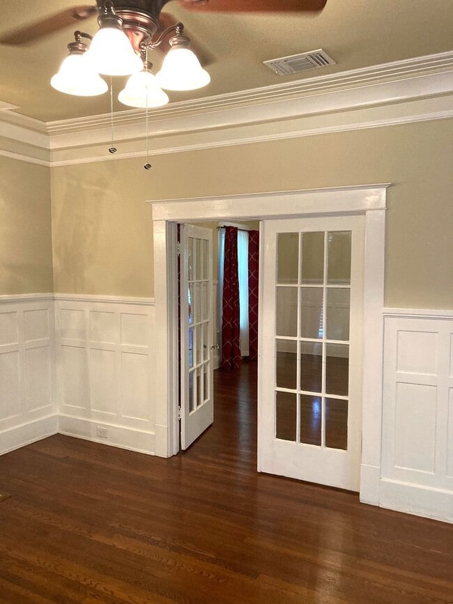 Building Photo - ZERO APPLICATION FEE FOR THIS ALTA VISTA BUNGALOW!