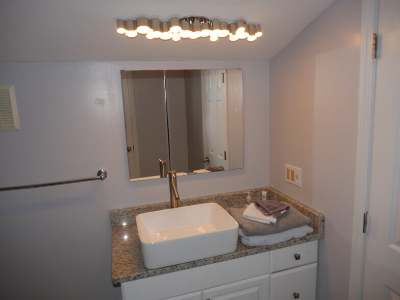 Unit A - 1065 Atlantic Dr NW