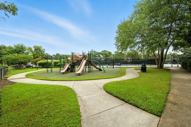 Building Photo - 696 Mowbray Arch