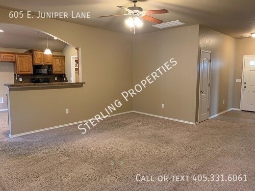 Building Photo - 605 E Juniper Ln