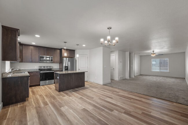 Building Photo - 1027 E 1060 S