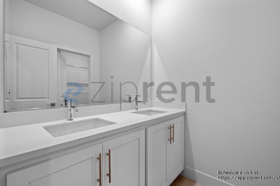 Building Photo - Unit