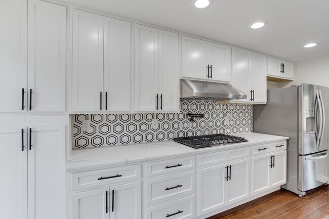 Building Photo - Fabulously Renovated 4 Bedroom, 3.5 Bathroom Home In Close in Potomac!!