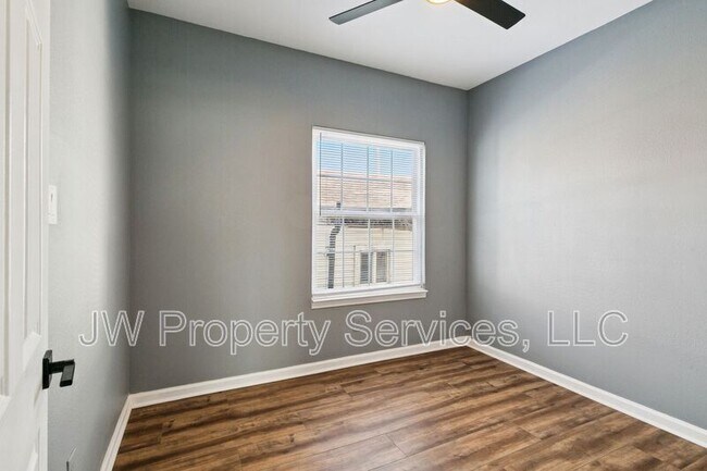 Building Photo - 2632 Annette St