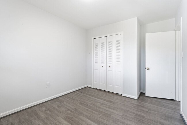 Building Photo - 9178 Laurelwood Ct