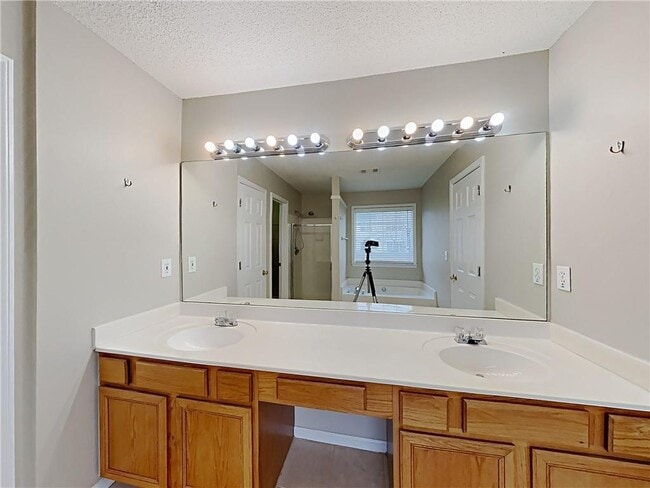 Building Photo - 3930 Lake Lanier Dr NW