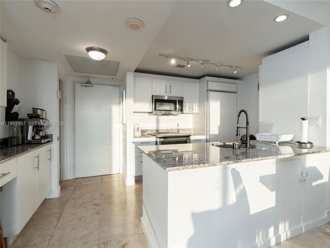 Building Photo - 10275 Collins Ave