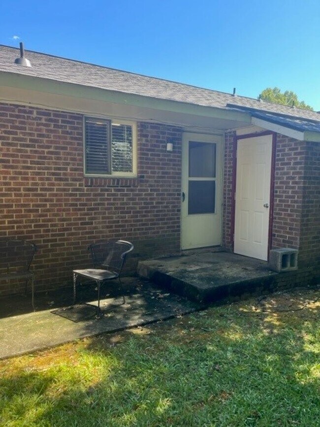 Building Photo - 114 Bim St