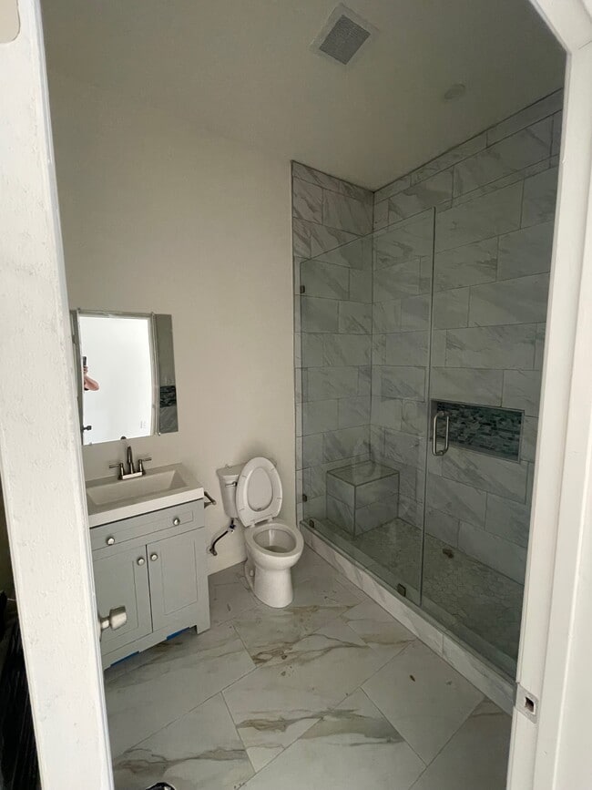 Building Photo - 11954 Redbank St