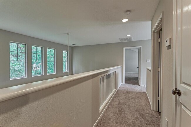 Building Photo - 83 Woodlily Pl