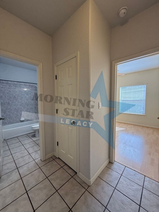Building Photo - Spacious 3-Bedroom Home Off Roadrunner!