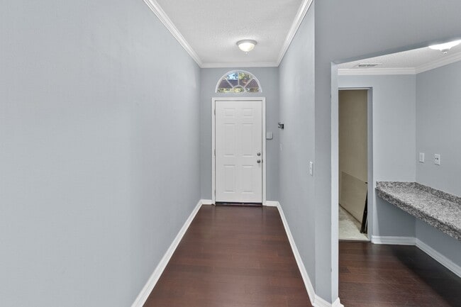 Building Photo - Luxurious 1 Bed / 1 Bath Condo in The Link...