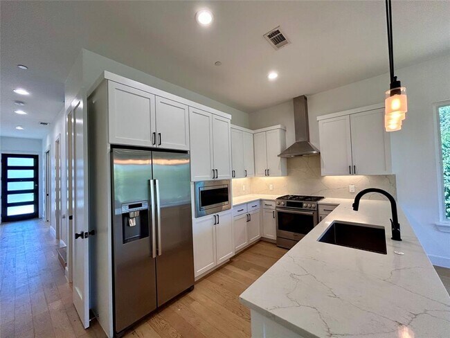 Building Photo - 4010 Clawson Rd