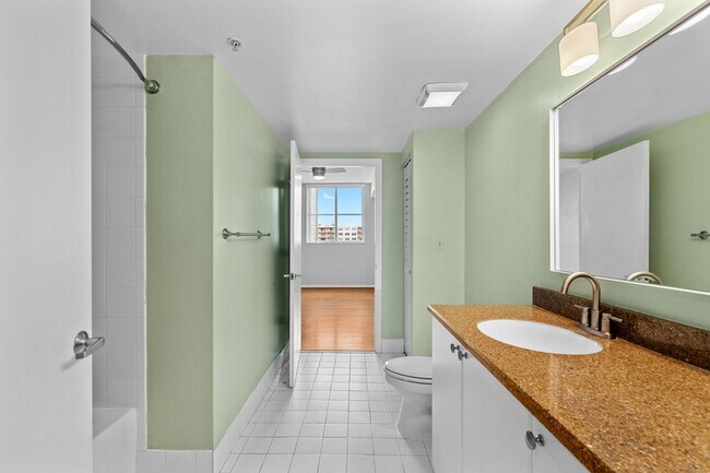 Building Photo - 3020 NE 32nd Ave