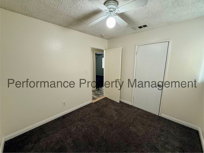 Building Photo - Beautiful 4 Bed/2 Bath SW Bakersfield Home w/ RBP & $0 Deposit Option