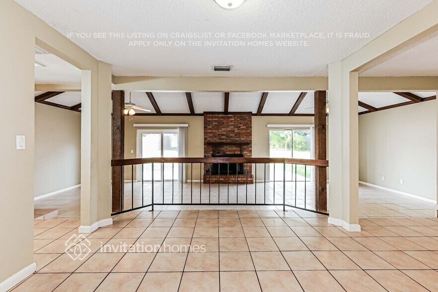 Building Photo - 808 Black Knight Dr