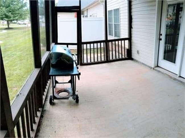Building Photo - Townhouse in Forest