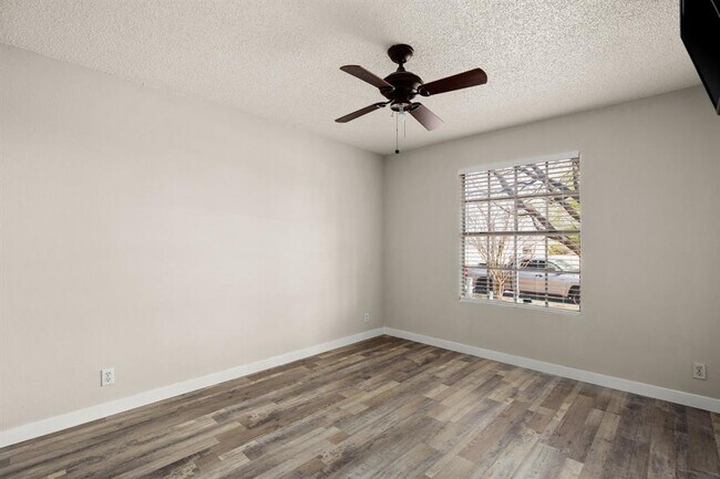 Building Photo - 185 Segovia Way