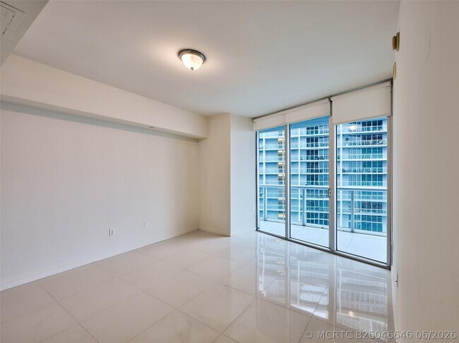 Building Photo - 495 Brickell Ave