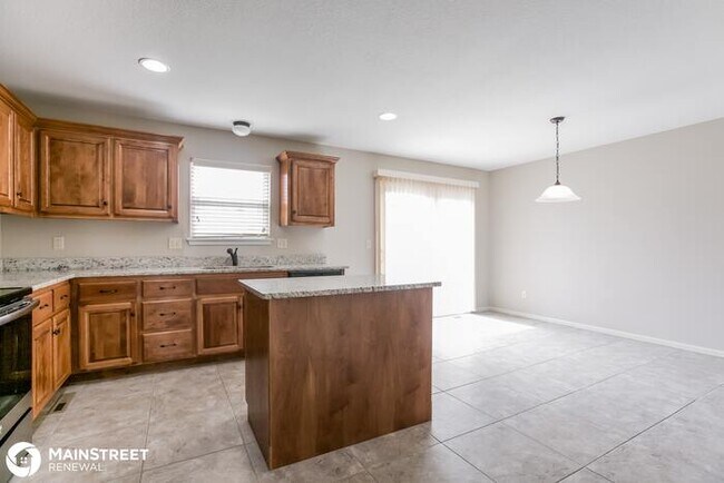 Building Photo - 419 Sunflower Dr, Raymore, MO 64083