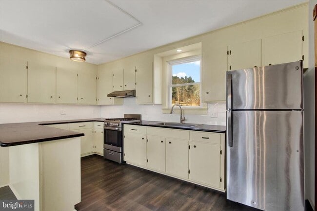 Building Photo - 367 High St