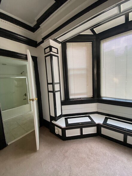 Building Photo - 370 S Negley Ave