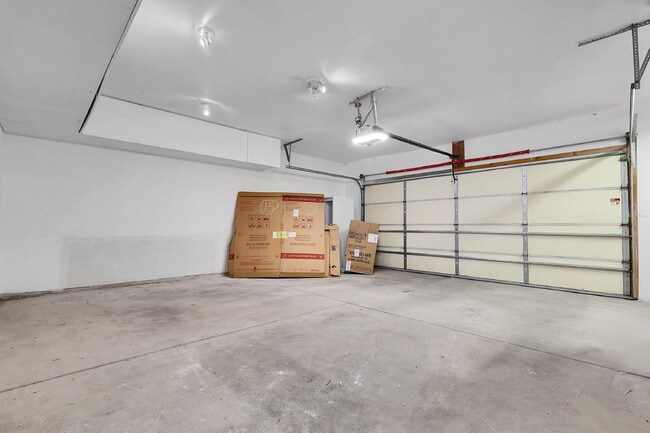 Building Photo - $2,695 - 5 Bed, 4 Bath Townhome in Aurora ...