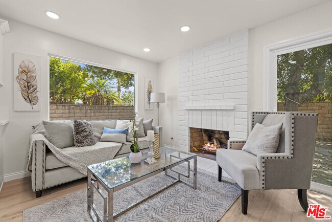 Building Photo - 13 Pepper Ct