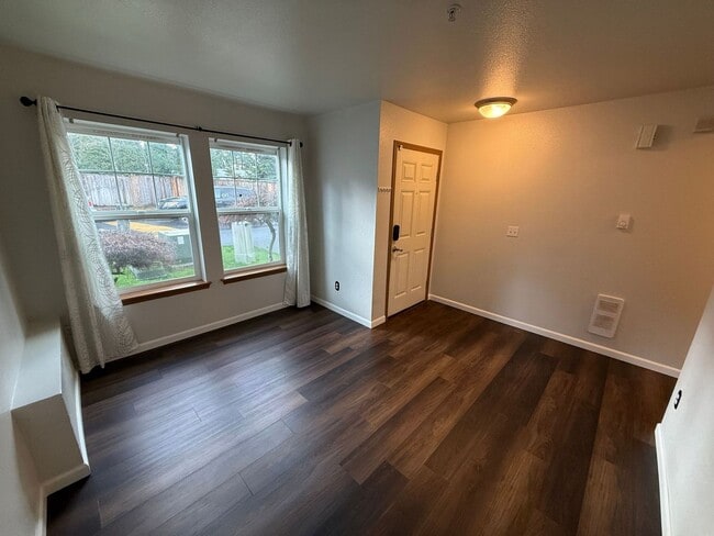 Building Photo - 4 bedroom townhome in Alicia Meadows with $500.00 off February rent if moved in by January end!