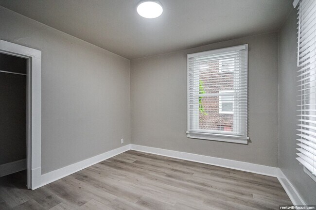 Building Photo - 433 Ahnaip St