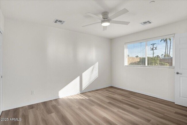 Building Photo - 2623 N 74th Pl