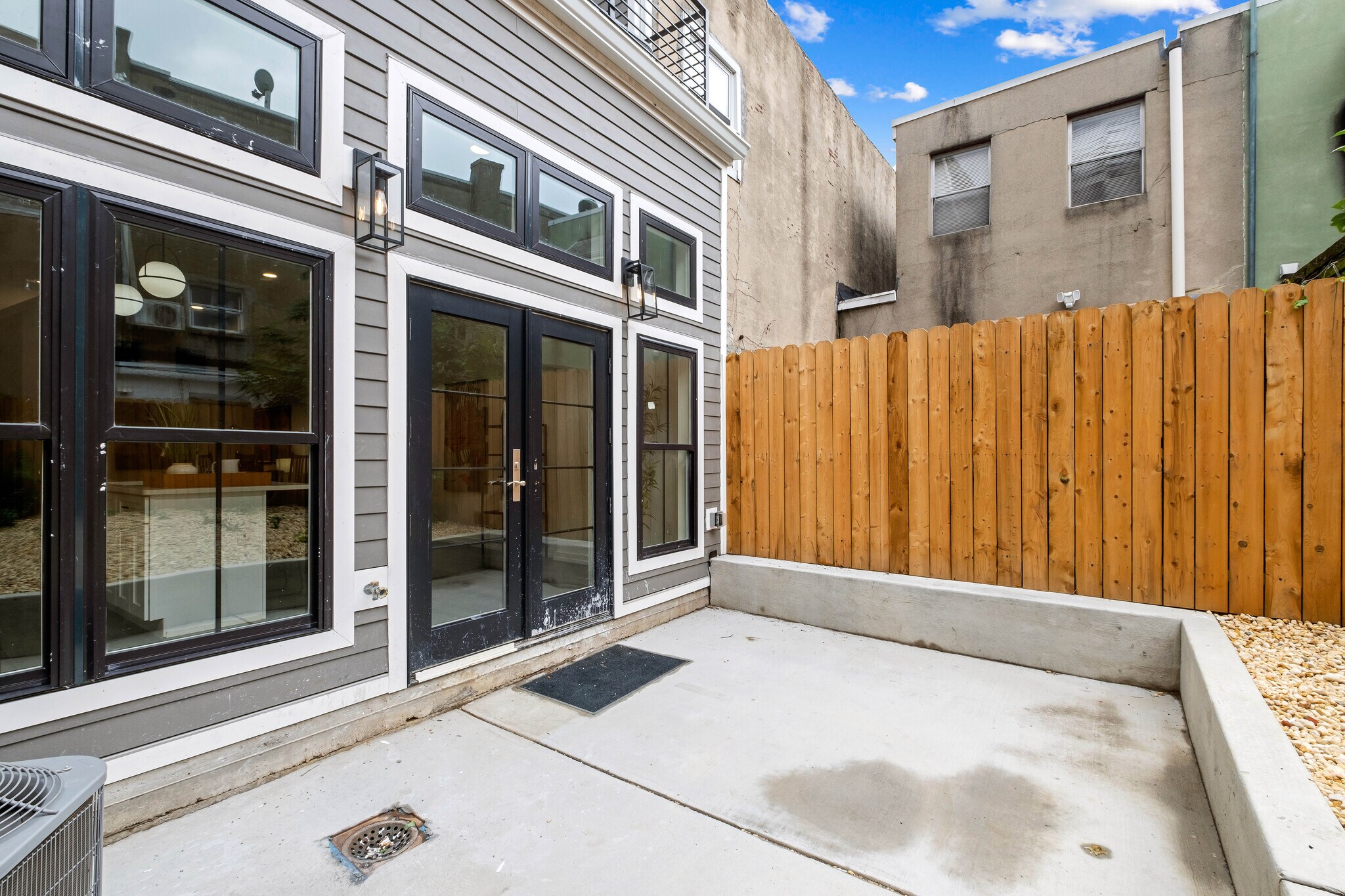 Building Photo - 702 Alter St