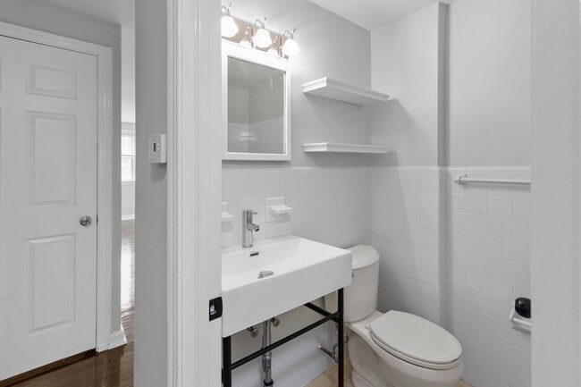 Building Photo - 145 Isabel Ave