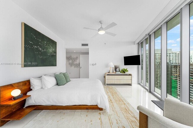 Building Photo - 200 Biscayne Blvd Way