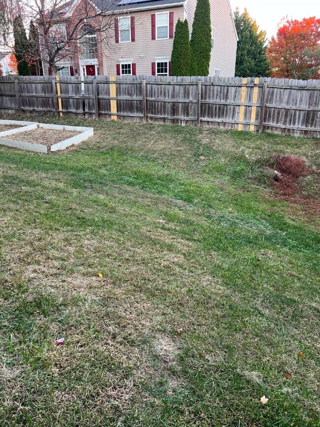 Building Photo - Move-in Special: HALF OFF off of the first...