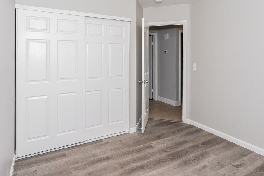 Building Photo - 5004 Crystal Breeze Ln