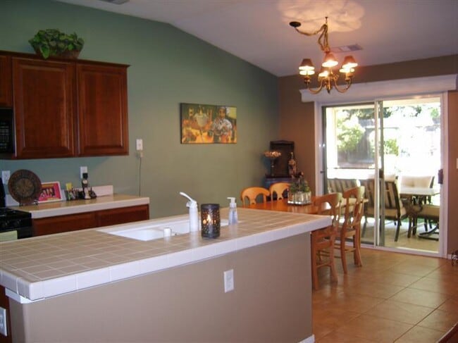 Building Photo - Clovis North 4 Bedroom 2 bath Home