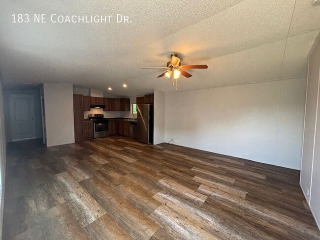 Building Photo - 183 Coachlight Dr