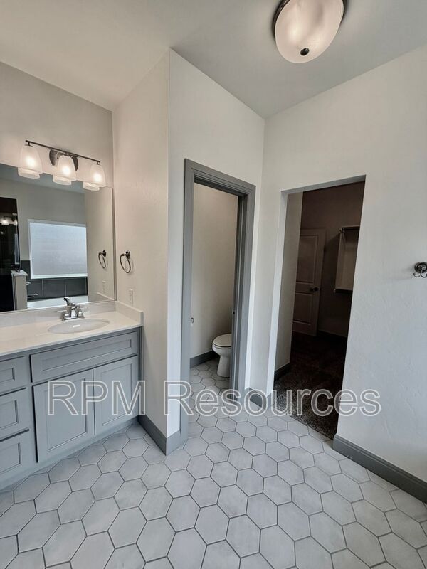 Building Photo - 3613 Shutter Ridge Dr