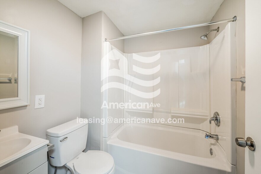 Building Photo - 349 James St