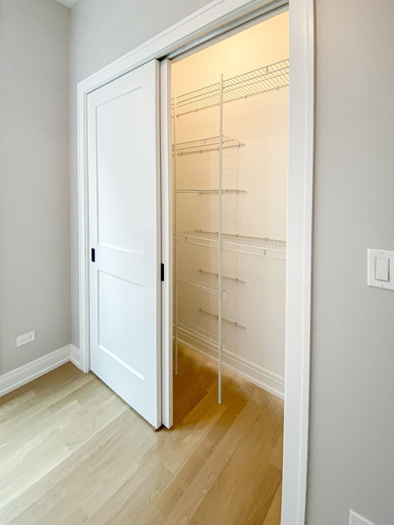 Building Photo - 1060 W Cornelia Ave