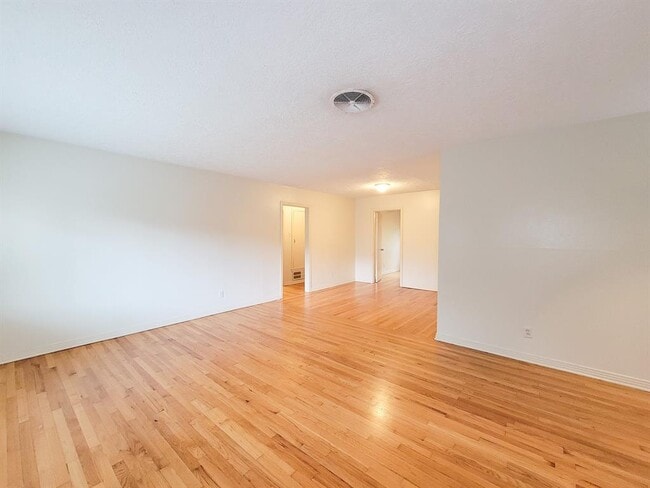 Building Photo - 2249 Branard St