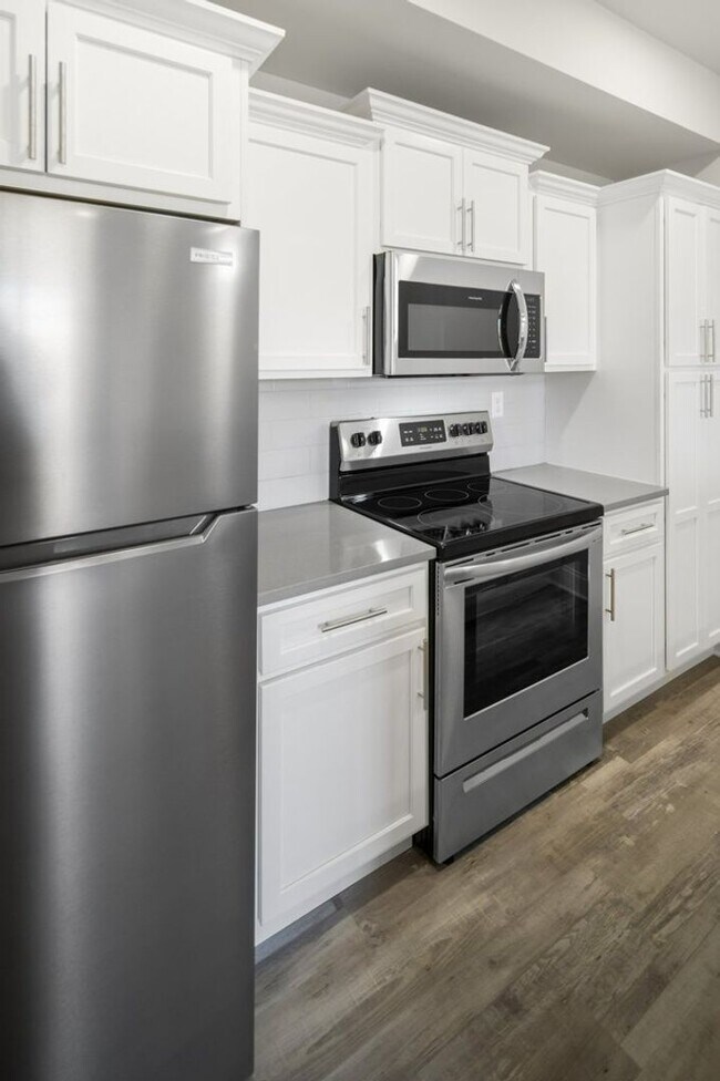 Building Photo - Second Floor, Two Bedroom with Private Ent...