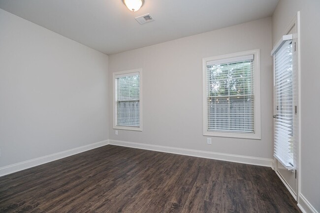 Building Photo - 950 Erika Ln