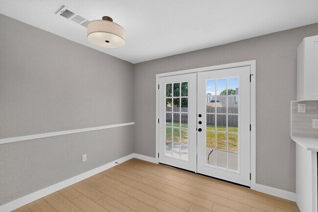 Building Photo - 1600 Crimson Ct