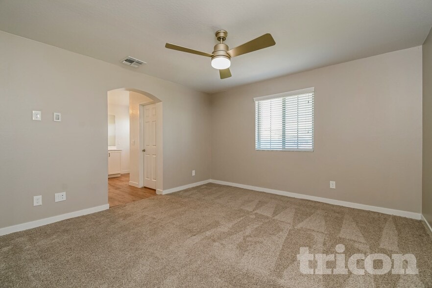 Building Photo - 4813 S Mole