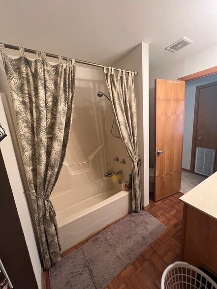 BathRoom 1.1 - 505 palm valley cir