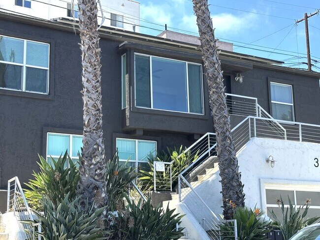 Building Photo - North Park/Hillcrest- Modern and Spacious 2 Bedroom with 2 Car Garage, Washer/Dryer and AC.