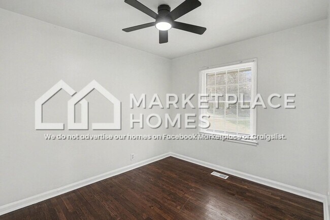 Building Photo - 2038 E Lilac Ln